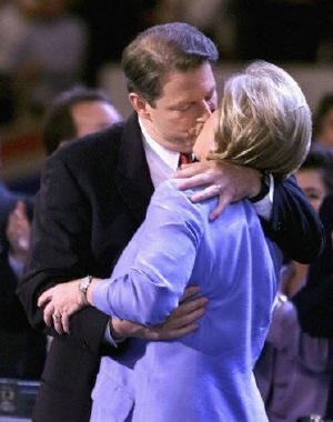 Al Gore - KISSING